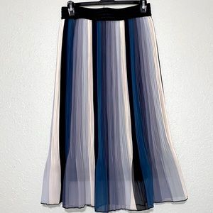 Pleated skirt